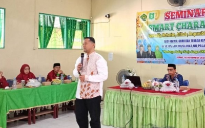 Puluhan Guru Muslimat NU mengikuti seminat Smart Character